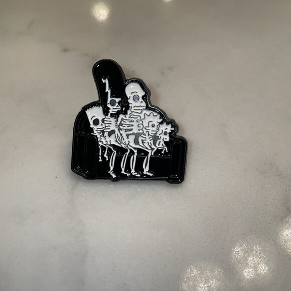 *♪ The Simpsons Treehouse of Horror Skeleton Pin - Creepy Cool *♪ - Picture 4 of 4